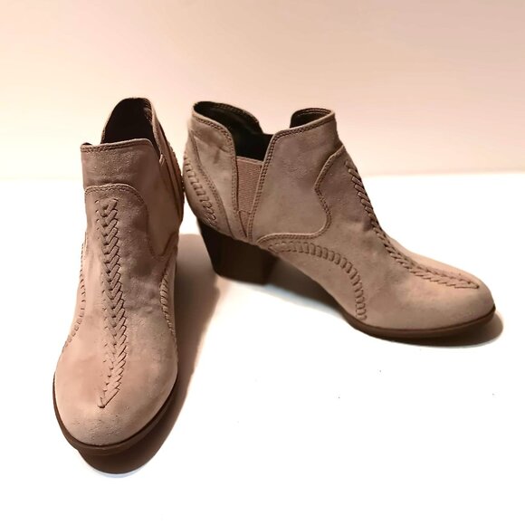 Indigo Rd. Satori Western Faux-Suede Block Heel Ankle Boots - Picture 10 of 10